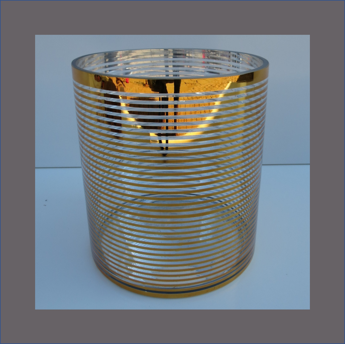 gold-stripe-cylinder-vase
